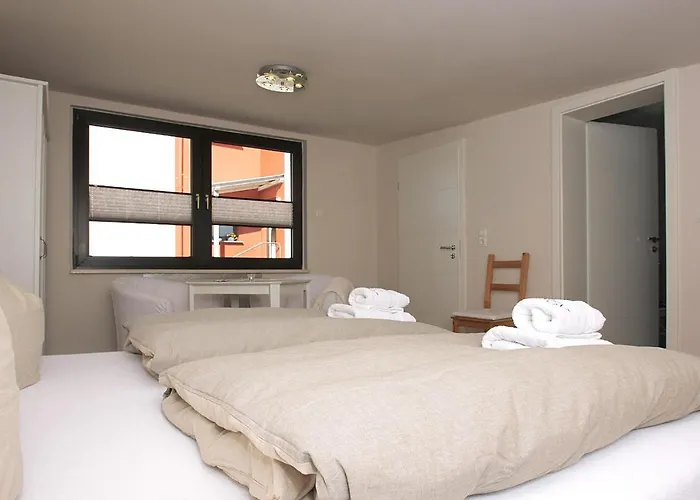 F-1016 Haus Maigloeckchen Doppelzimmer 02 Terrasse, Fruehstueck *