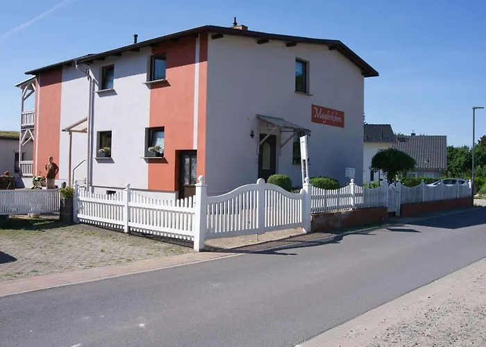 F-1016 Haus Maigloeckchen Doppelzimmer 02 Terrasse, Fruehstueck